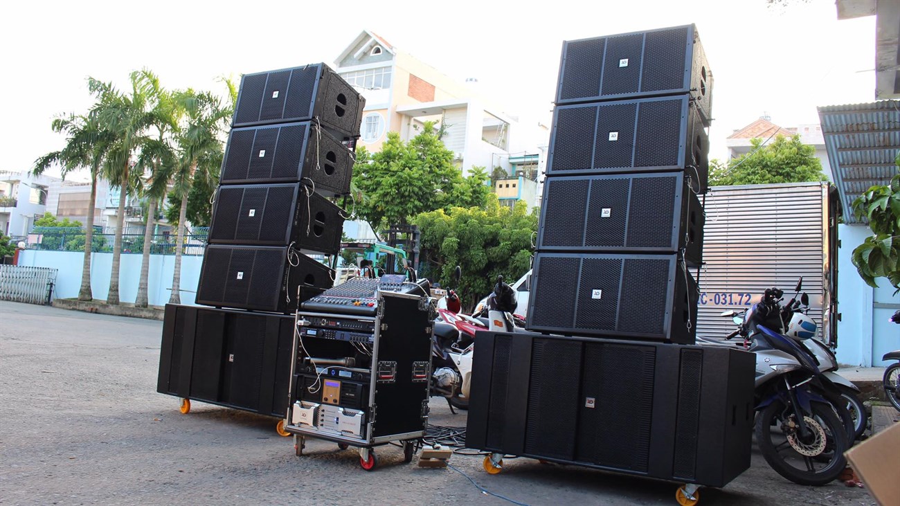 Loa Line Array – Giải pháp tối ưu để bao phủ âm thanh đồng đều trong không gian rộng lớn