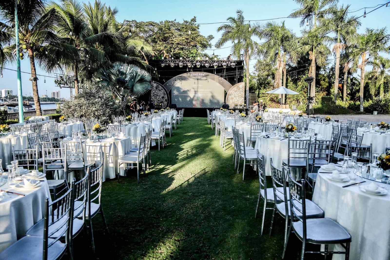 Cấu hình Standard đáp ứng hoàn hảo áp lực âm thanh cho quy mô 200 - 400 khách, đảm bảo mọi vị trí đều nghe rõ nét