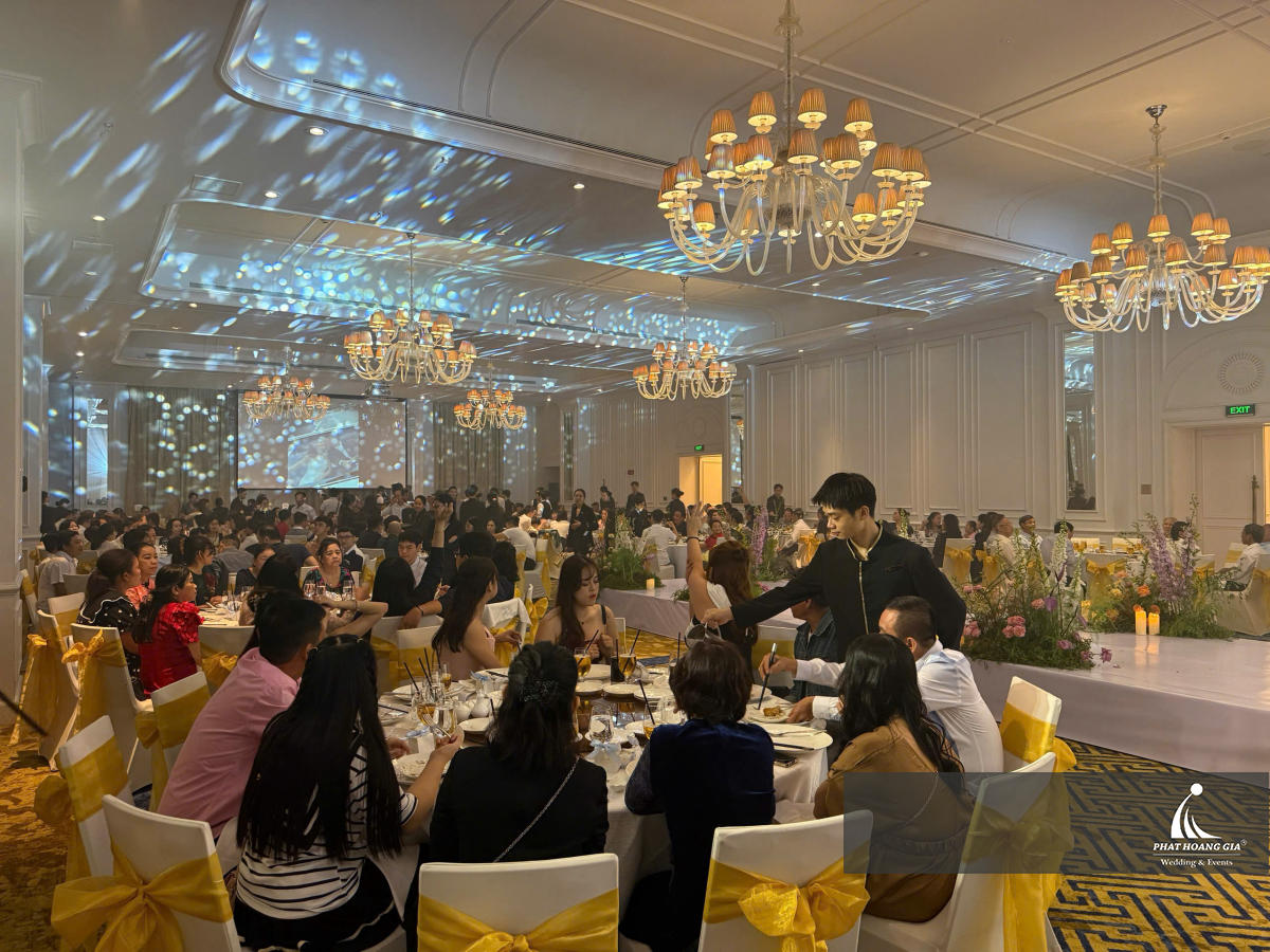 Âm thanh đạt độ chi tiết cao giúp khách mời thoải mái trò chuyện mà vẫn nghe rõ mọi thông điệp từ sân khấu