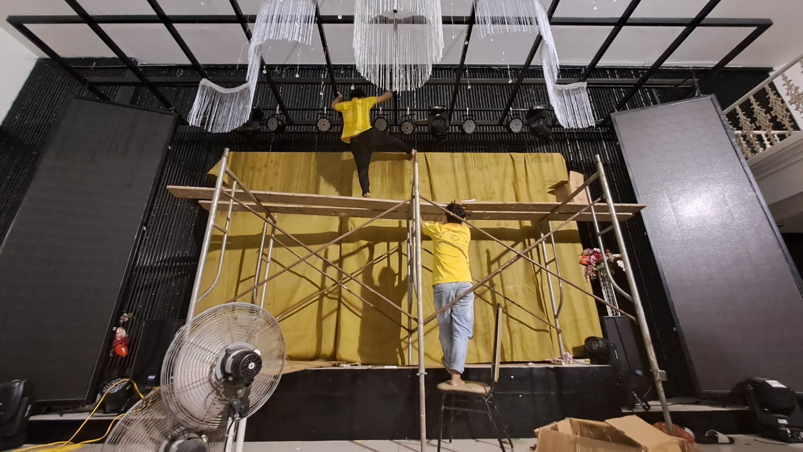 Quá trình lắp đặt và tháo dỡ nhanh chóng, đảm bảo tính thẩm mỹ và an toàn tuyệt đối cho không gian tiệc