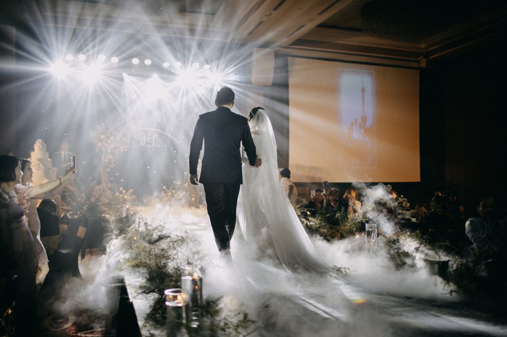 Máy khói Haze giúp các luồng tia sáng trở nên sống động và đa chiều