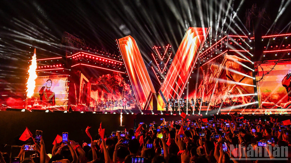 Sân khấu Concert quy mô lớn với hệ thống khung Truss và đèn công suất cao