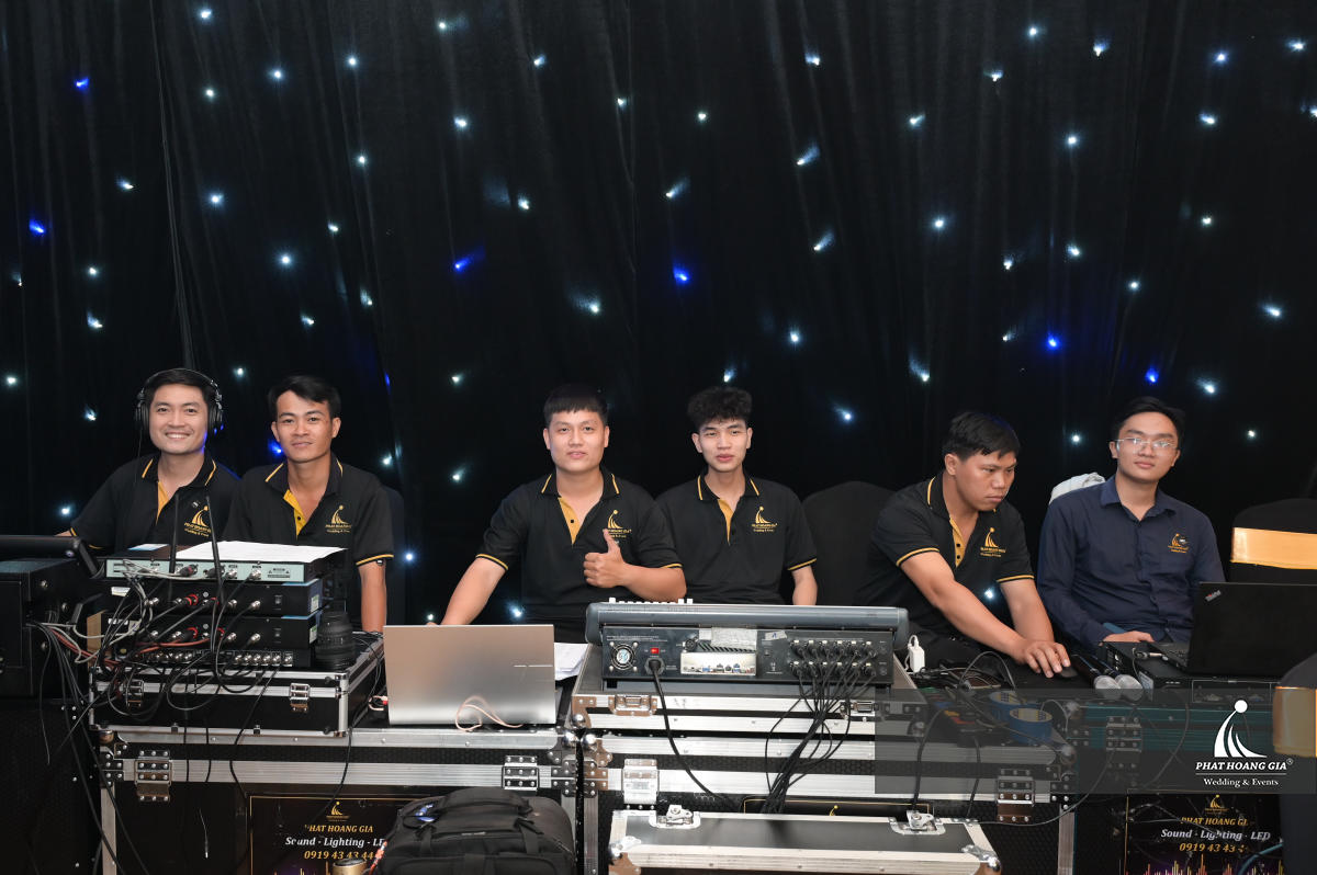 Đội ngũ kỹ thuật trực máy và thiết bị dự phòng giúp xử lý rủi ro tức thì