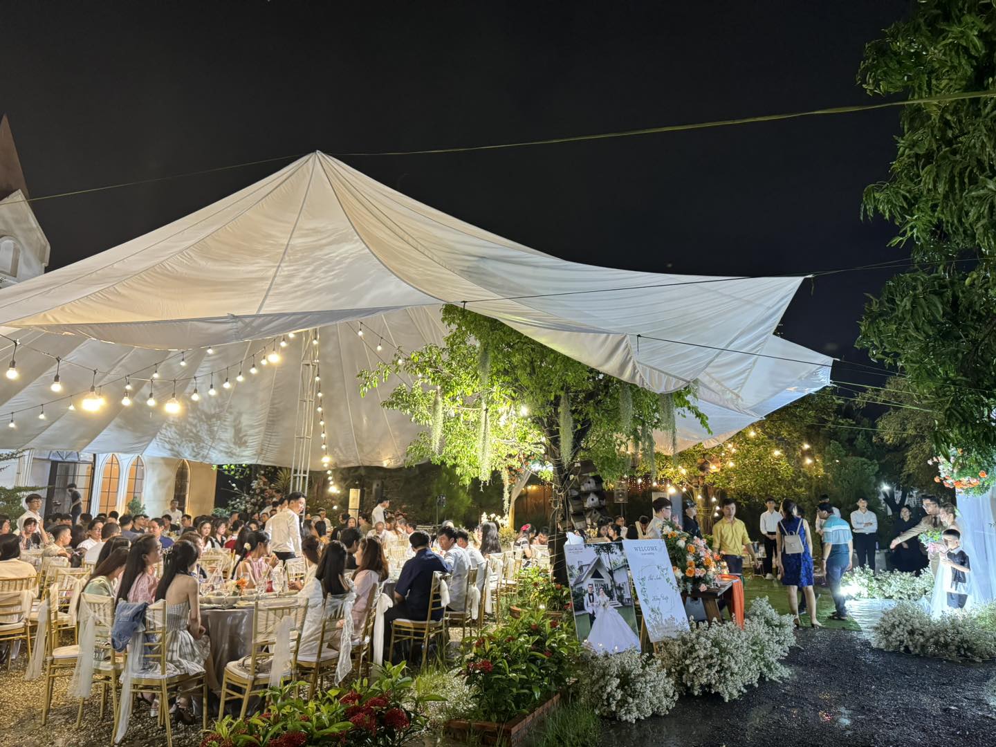 Hệ thống che chắn chuyên dụng và aptomat chống giật bảo vệ tuyệt đối cho khách mời