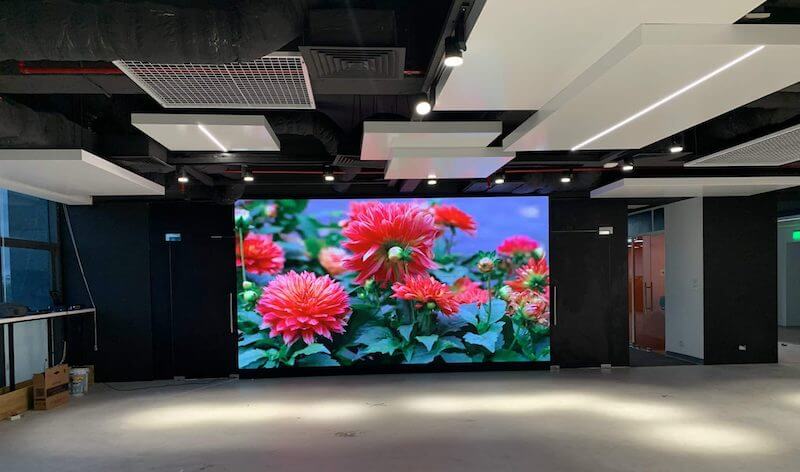 Giải pháp hiển thị cỡ lớn tiết kiệm ngân sách cho không gian rộng