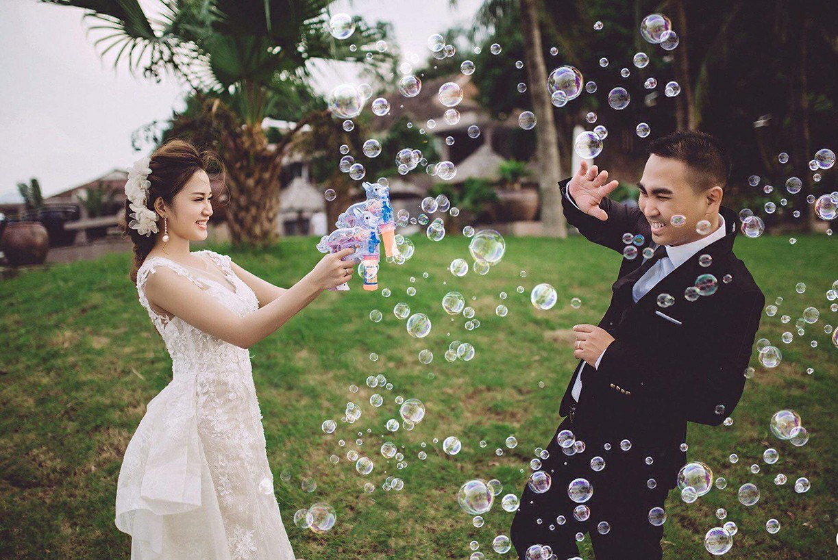 Hiệu ứng bong bóng nhẹ nhàng tạo sự tươi mới và thân thiện ngay từ sảnh đón