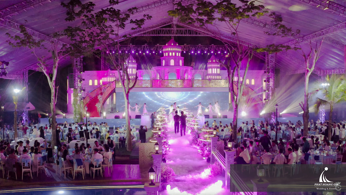 Công nghệ LED Mapping và màn sao tạo chiều sâu vô cực cho sân khấu tiệc cưới