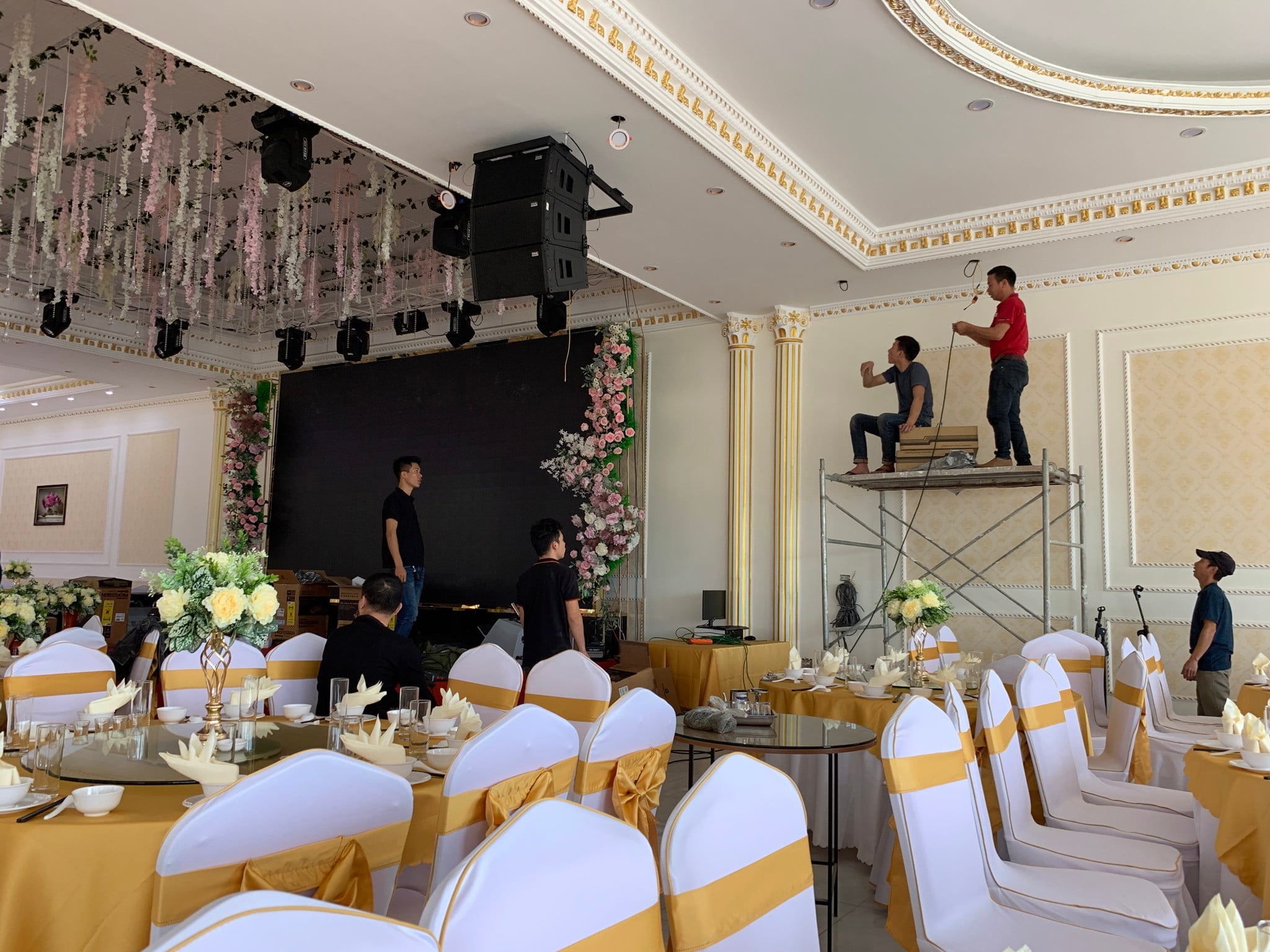 Khảo sát hiện trường giúp phương án lắp đặt khung Truss an toàn, khả thi