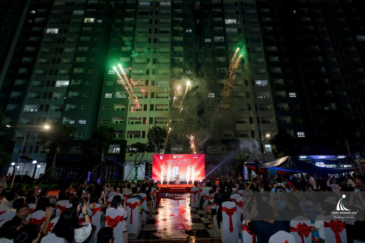 Tiêu chuẩn kháng nước và bụi bẩn giúp màn hình vận hành bền bỉ dưới mọi thời tiết