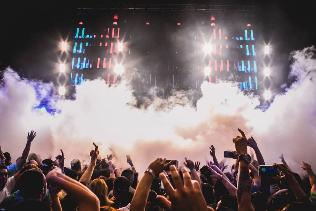 Sử dụng dung dịch khói chính hãng giúp bảo vệ sức khỏe khách mời và thiết bị