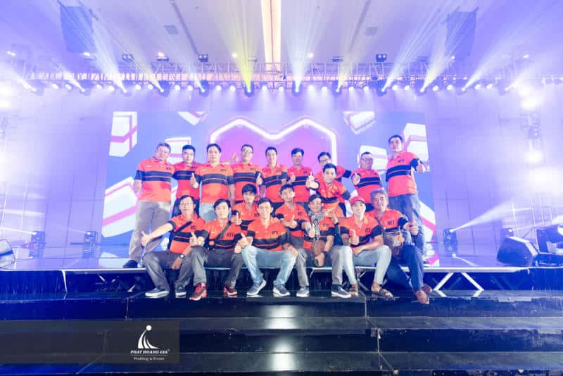 âm thanh ánh sáng tiệc tất niên