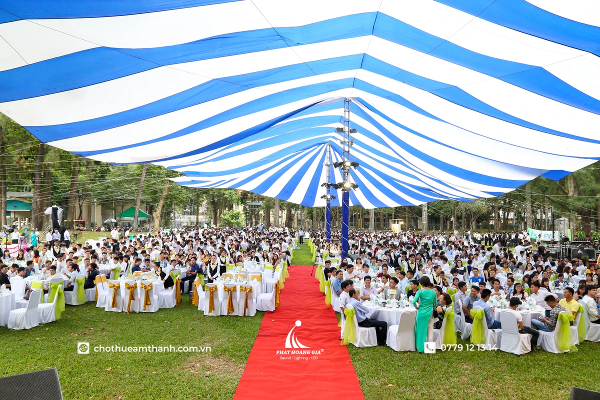 Cho Thuê Nhà Bạt Không Gian Và Nhà Lều Sự Kiện Uy Tín 9 Cho thuê nhà bạt dù tròn với thiết kế mái che rộng, phù hợp cho các sự kiện ngoài trời như khai trương, lễ hội và hoạt động cộng đồng