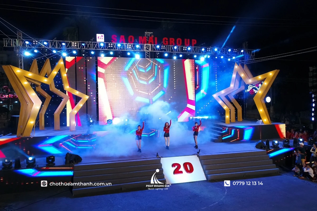 Loa Trung (loa Mid) Là Gì Và Cách Nâng Cấp Loa Lời Cho Dàn Karaoke 11 Sân khấu sự kiện ngoài trời với hệ thống âm thanh sử dụng loa trung để tái tạo giọng hát và dải âm trung rõ nét