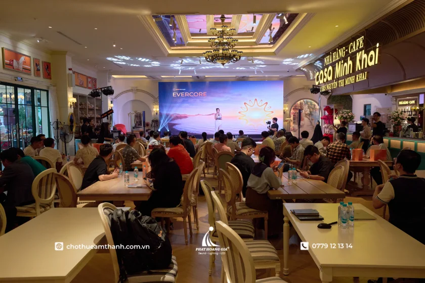 Những điều cần chuẩn bị khi sử dụng màn hình LED sự kiện 7 Màn hình LED được sử dụng trong chương trình giới thiệu sản phẩm tại không gian nhà hàng