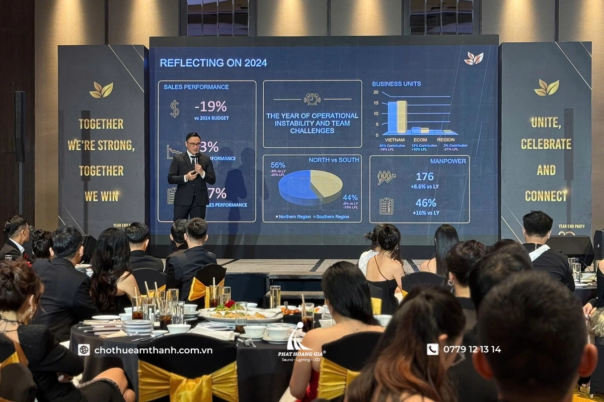 Những điều cần chuẩn bị khi sử dụng màn hình LED sự kiện 6 Màn hình LED trình chiếu nội dung báo cáo trong sự kiện tổng kết doanh nghiệp