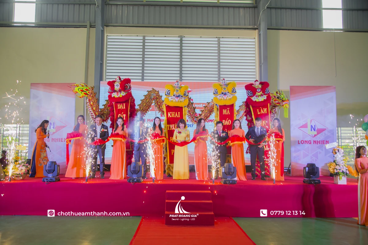 Hệ thống âm thanh ánh sáng hỗ trợ nghi thức cắt băng khánh thành và các tiết mục biểu diễn tại chương trình doanh nghiệp