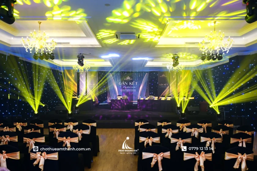 Hệ thống âm thanh ánh sáng trong Year End Party trên sân khấu sự kiện doanh nghiệp