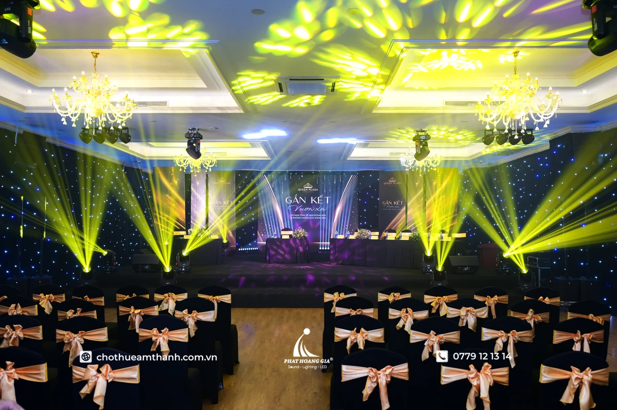 Hệ thống âm thanh ánh sáng trong Year End Party trên sân khấu sự kiện doanh nghiệp
