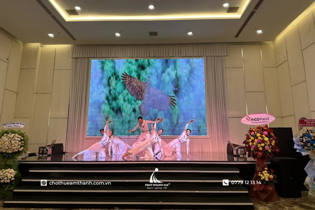Âm Thanh Sân Khấu Cho Tiết Mục Vũ Đoàn Và Những Điều Cần Lưu Ý 3 Âm thanh sân khấu với tiết mục vũ đoàn được phối hợp đồng bộ với màn hình LED và ánh sáng sự kiện
