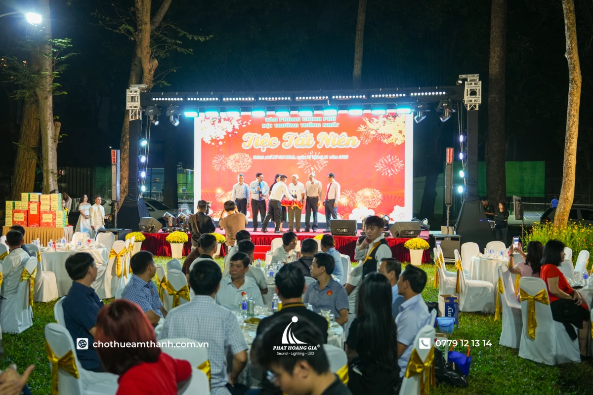 Hình ảnh tổ chức tiệc tất niên ngoài trời chuyên nghiệp