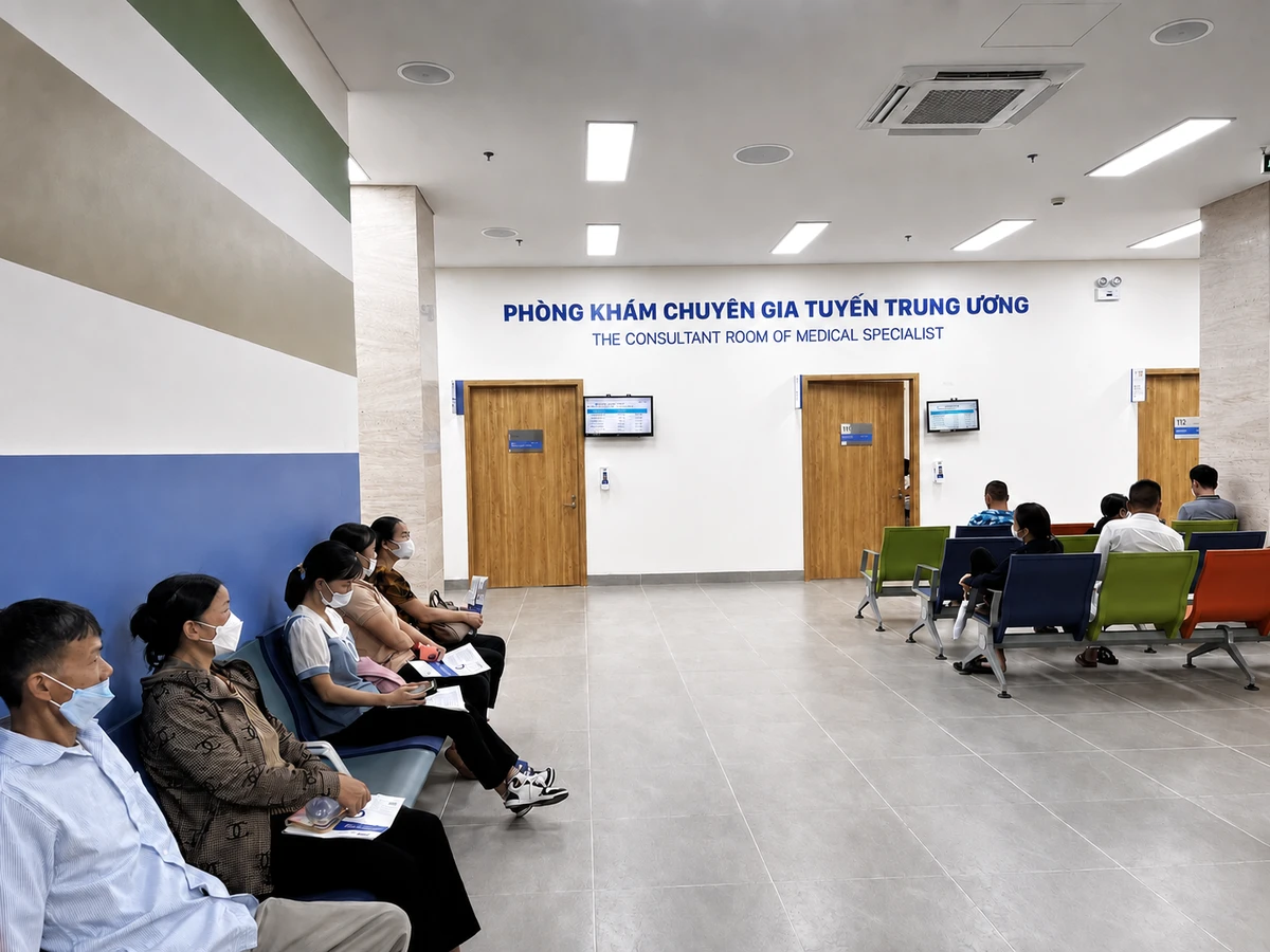 Khu vực chờ khám tại bệnh viện được lắp đặt hệ thống loa âm trần, hỗ trợ phát thông báo và hướng dẫn bệnh nhân