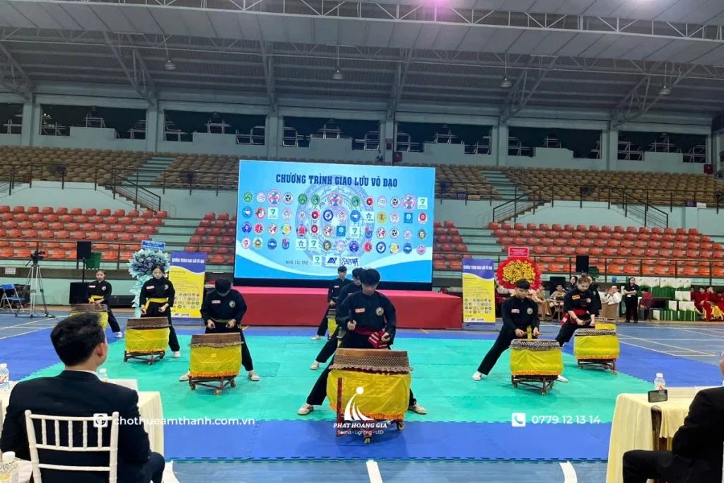 Hệ thống âm thanh nhà thi đấu kết hợp sân khấu và màn hình LED phục vụ chương trình biểu diễn