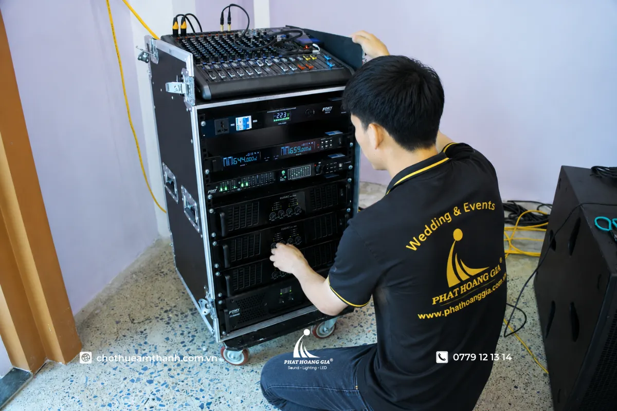 kỹ sư khảo sát và bảo trì hệ âm thanh quán bar giữ độ bền khi chạy cường độ cao mỗi đêm
