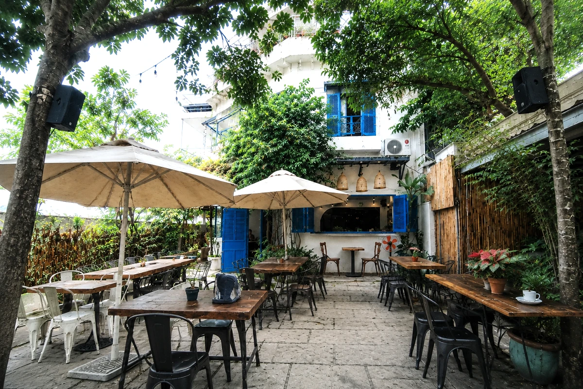 Âm Thanh Quán Cafe: Giải Pháp Cho Không Gian Cafe Sân Vườn 10 Hệ thống âm thanh quán cafe sân vườn bố trí phù hợp giúp phủ âm đồng đều không gian ngoài trời