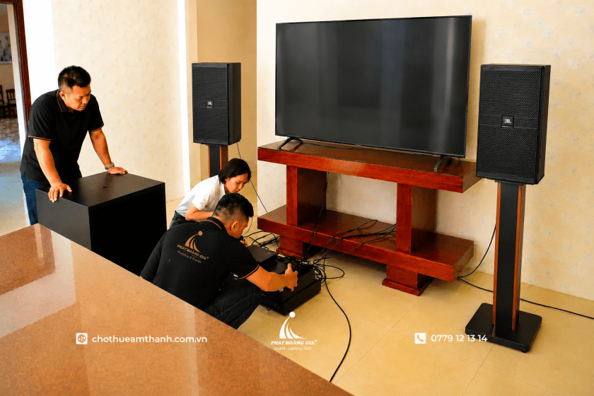 Bảo trì định kỳ thiết bị karaoke chuyên nghiệp giúp hệ thống luôn vận hành ổn định, duy trì chất lượng âm thanh và kéo dài tuổi thọ. Thiết kế tách khối còn giúp dễ bảo dưỡng, nâng cấp từng thiết bị khi cần mà không phải thay mới toàn bộ hệ thống.