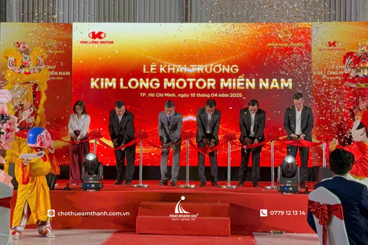 Hiệu ứng pháo giấy confetti trong lễ khai trương tạo khoảnh khắc bùng nổ