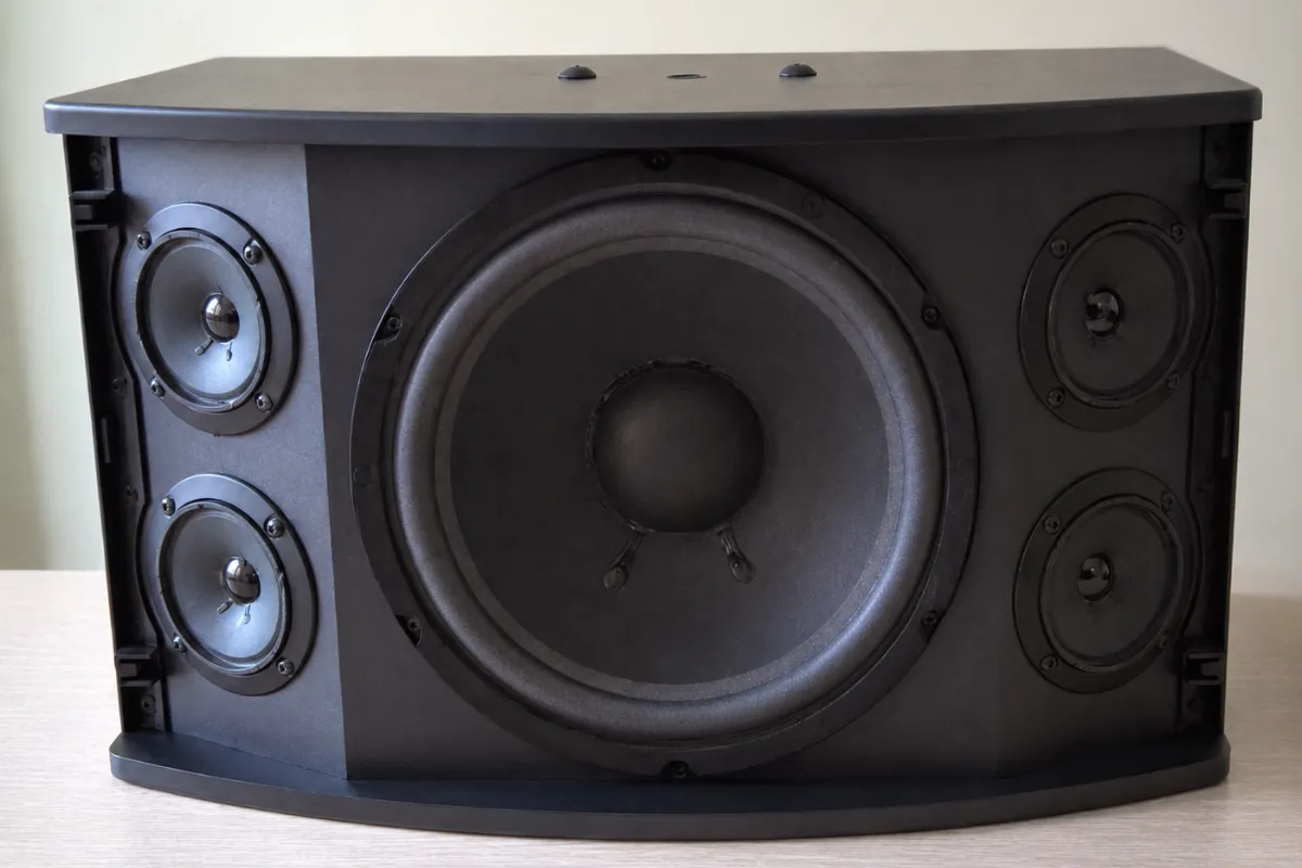 cấu hình ba đường tiếng củ bass trung và treble của loa jbl ki 110