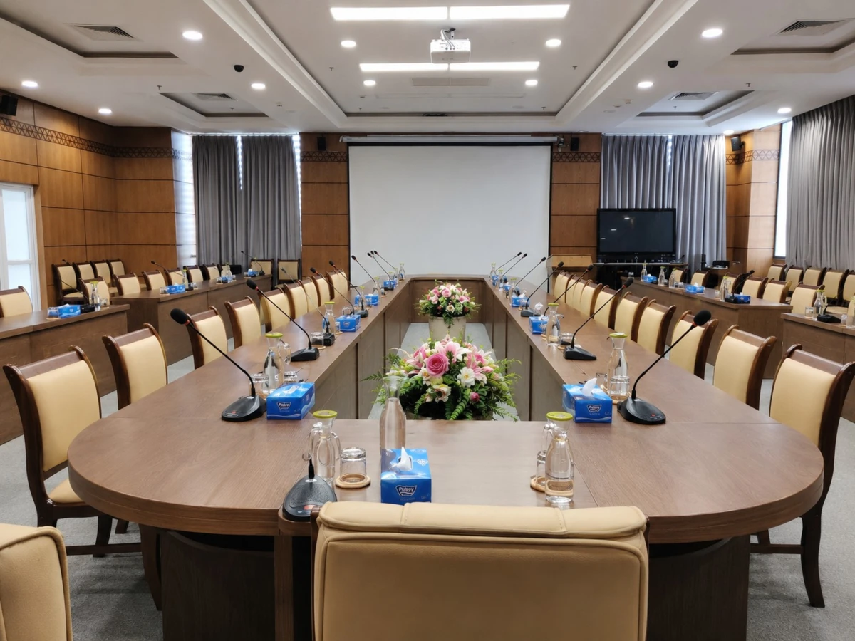 Micro Cổ Ngỗng Bosch Chính Hãng Cho Phòng Họp Hội Nghị 8 Conference room with large table setup