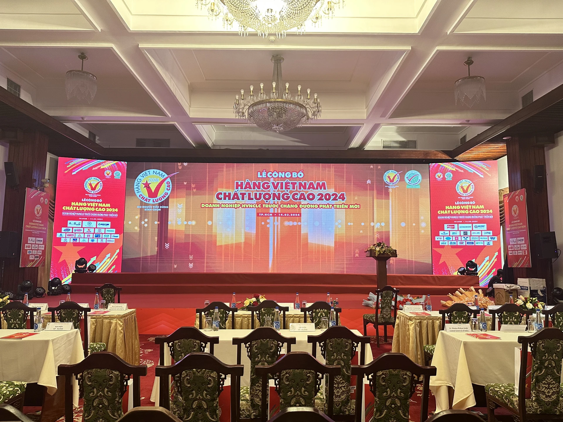 Cho thuê màn hình LED trong nhà trọn gói